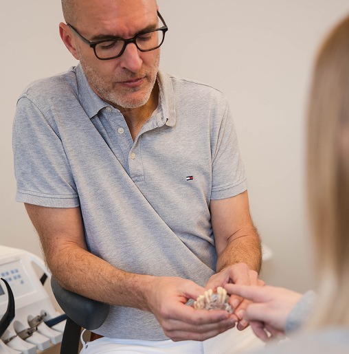 praxis_am_weinberg-karriere-fachzahaerztin_oralchirurgie